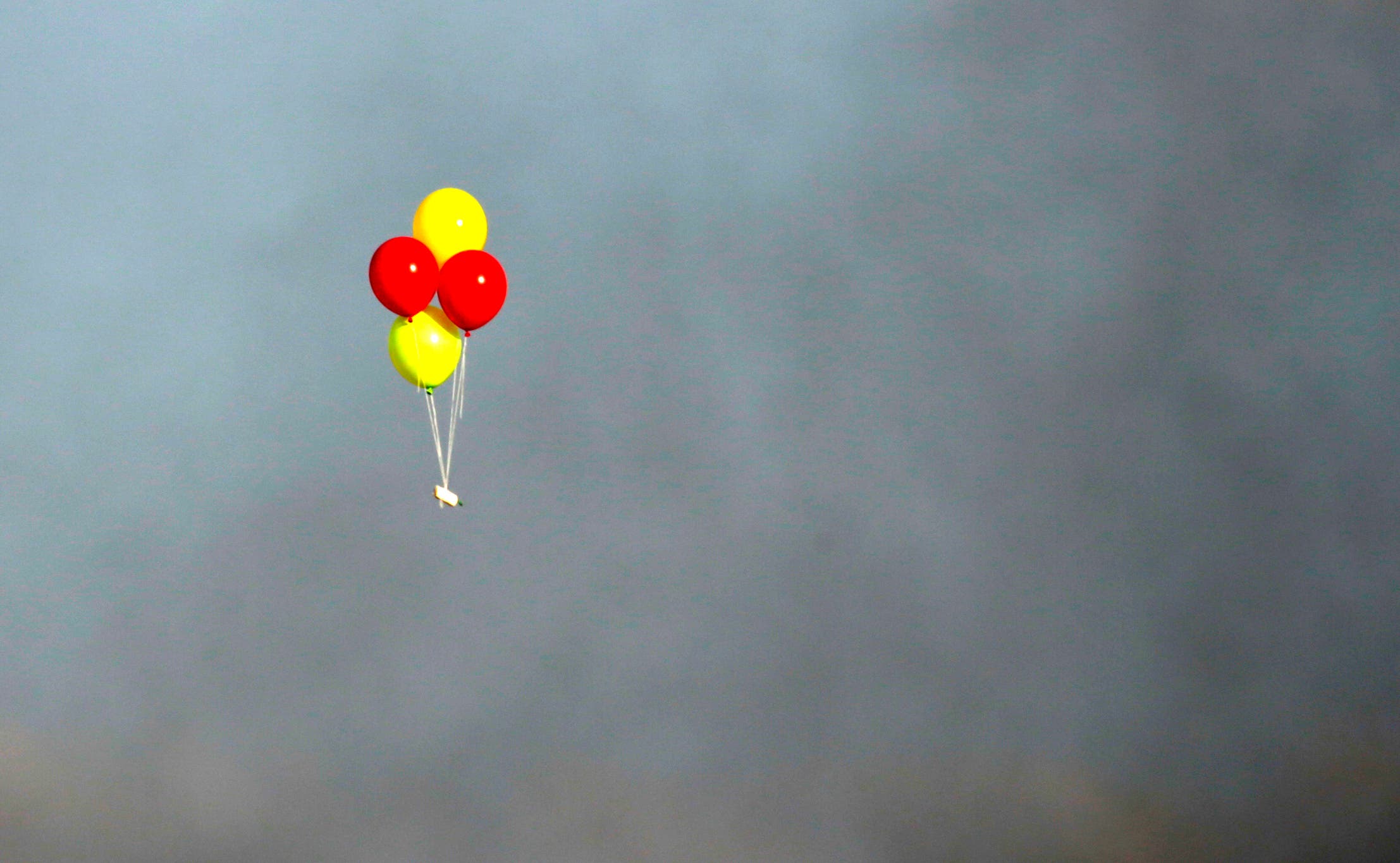 بالونات حارقة بين الكوريتين