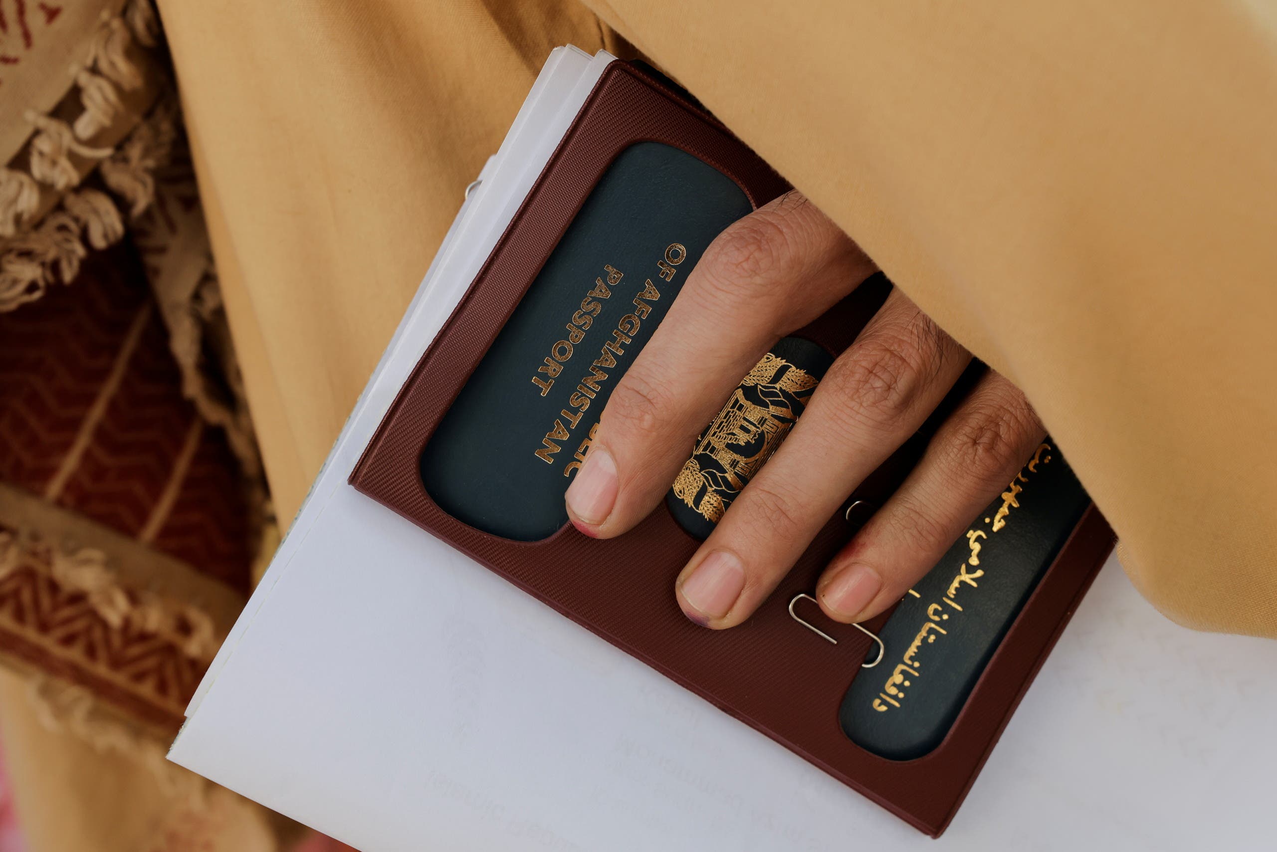 جواز سفر أفغاني _ كابل (رويترز)