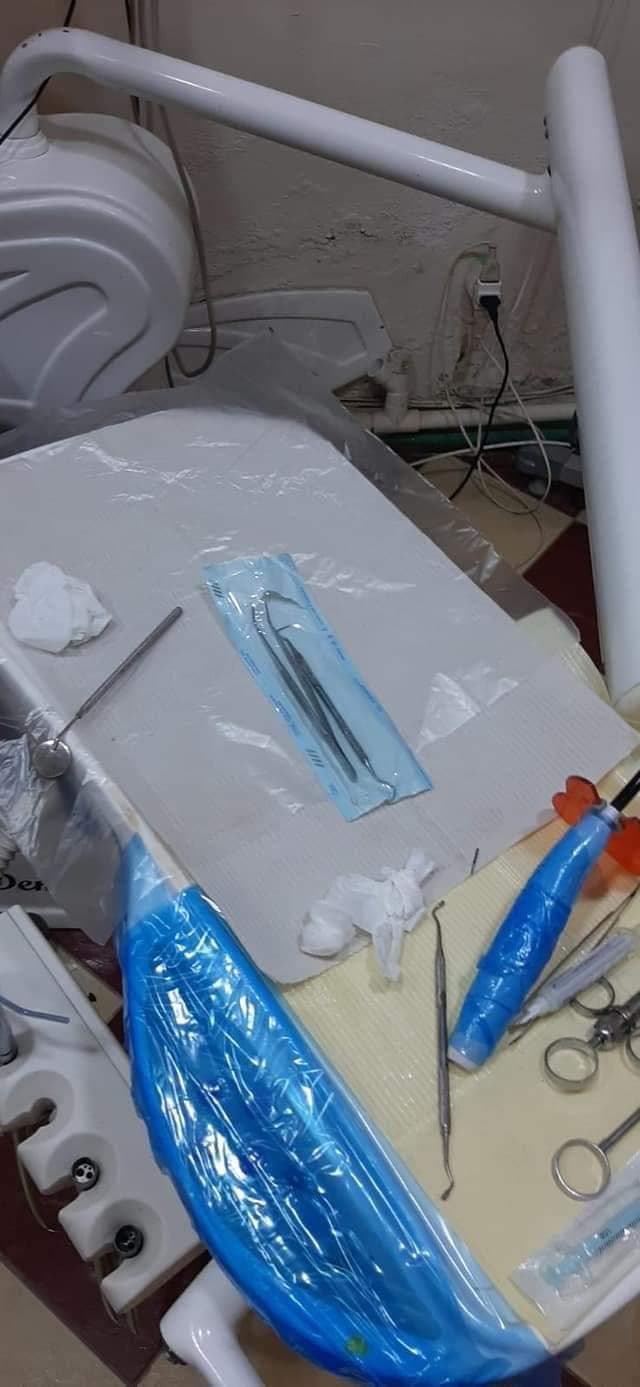 عيادة طبيب الأسنان المزيف