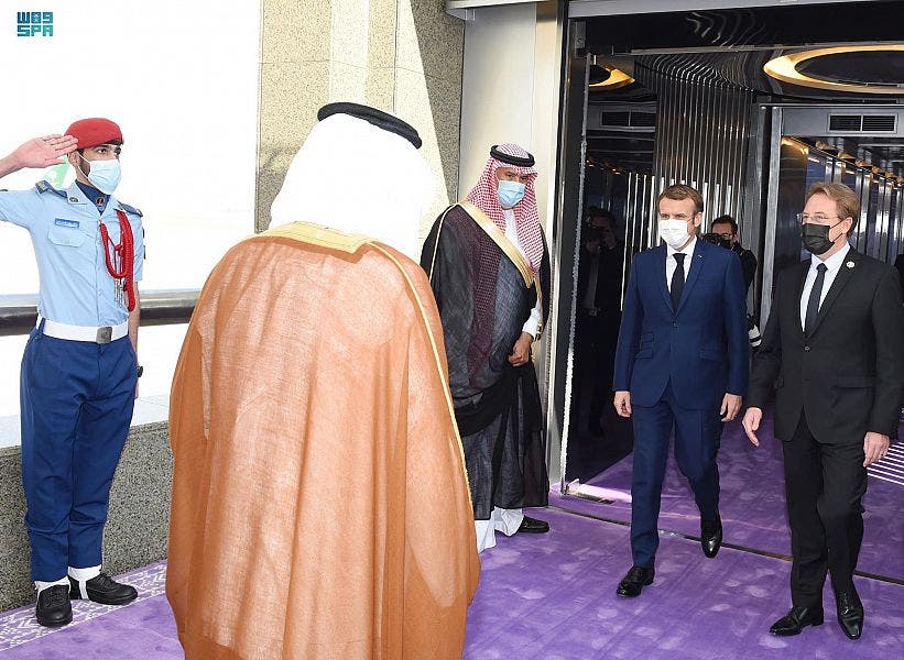 من وصول الرئيس ماكرون إلى جدة