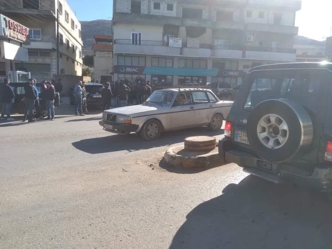 المصرف لحظة اقتحام عبدالله له