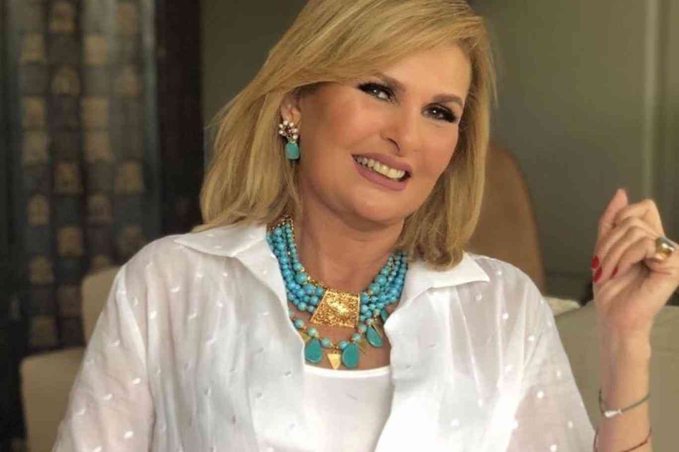 الفنانة يسرا