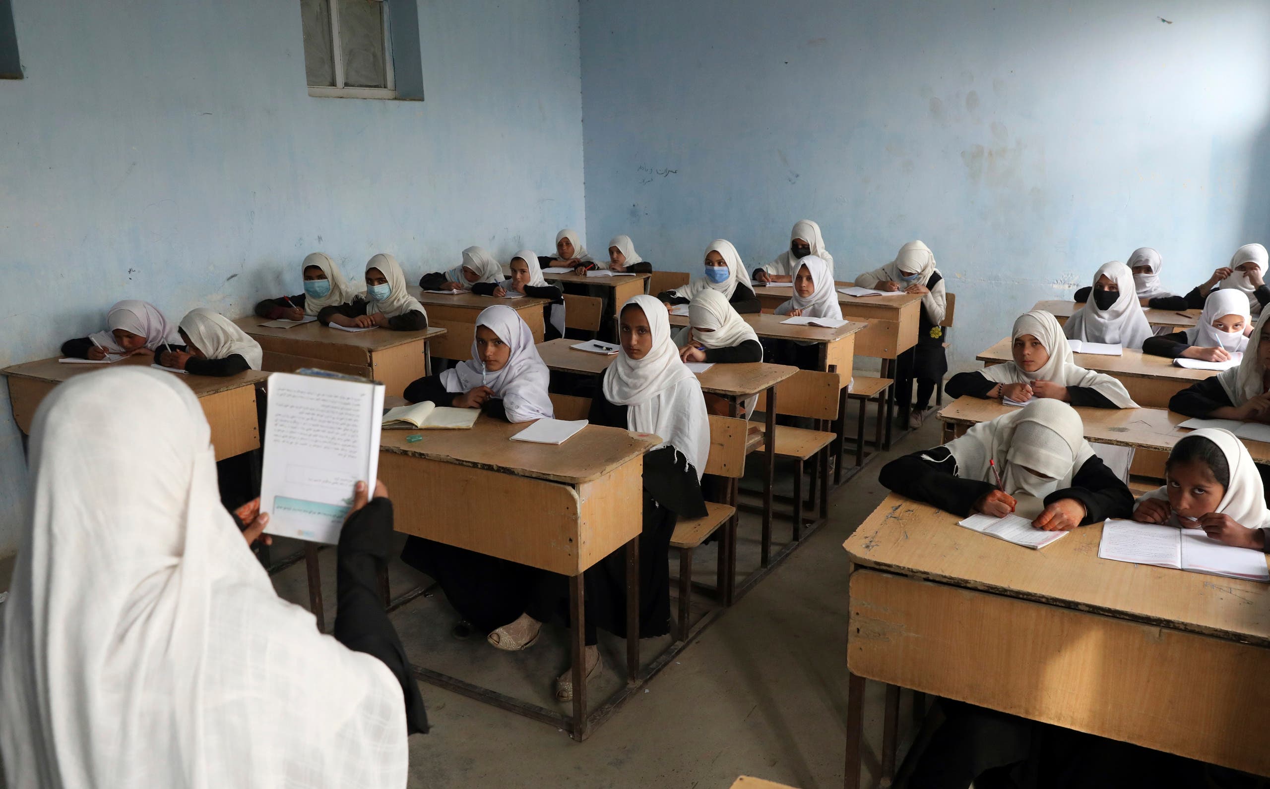 تلميدات في إحدى مدارس كابل في مارس 2021 (أرشيفية)